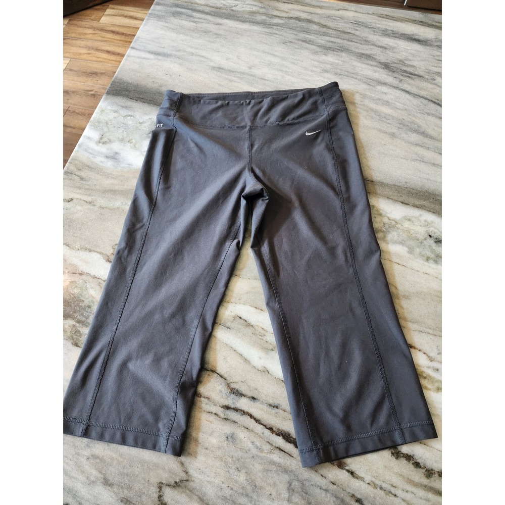 Nike Dri-FIT Womens Gray Capri Athletic Pants Wide Leg Crop Yoga Size M